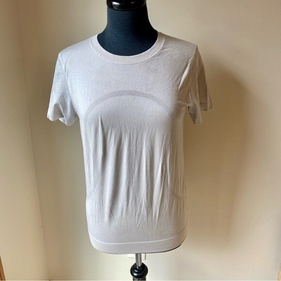 LULULEMON Swiftly Tech Top Relaxed Short Sleeve Shirt Cream White Size 6 - Picture 1 of 9